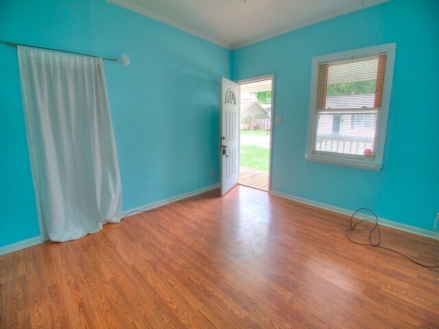 Building Photo - Spacious 1 Bedroom 1 Bath Home With Large ...