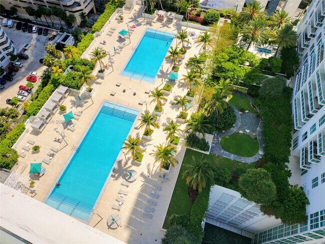 Building Photo - 950 Brickell Bay Dr