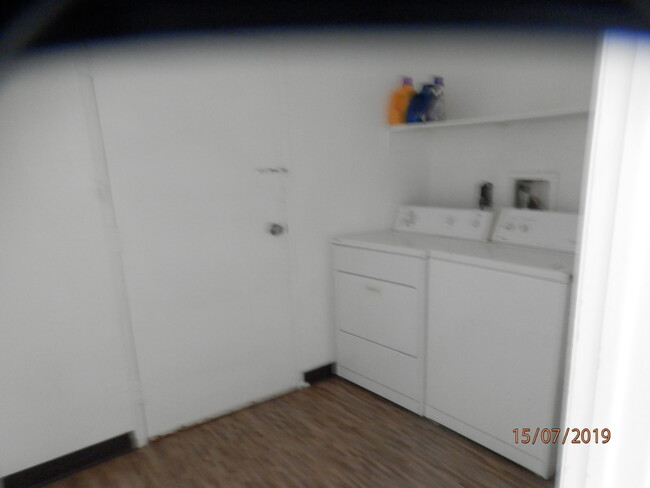 Laundry Room: washer, dryer - 1038 Alta Ave