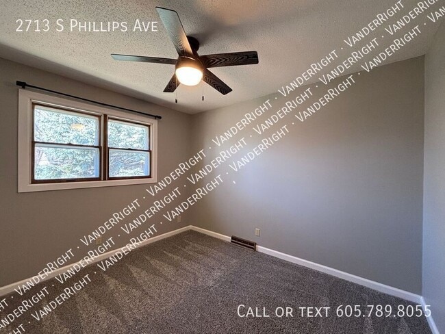 Building Photo - 2713 S Phillips Ave