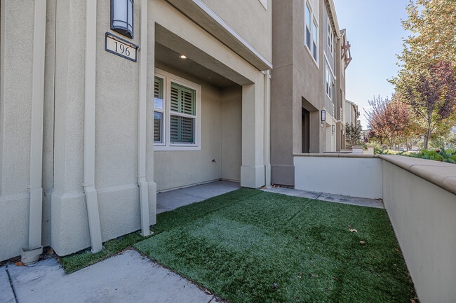 Building Photo - 196 E Main Ave