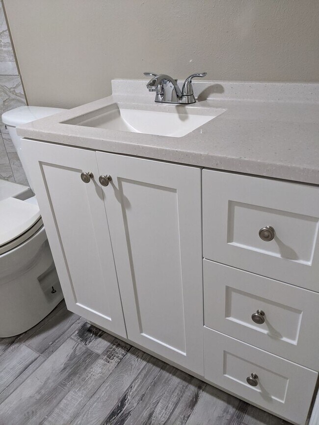 Building Photo - Mountain View 2 Bed 2 Bath 2 Balconies Top Floor Condo-Tons of Amenities