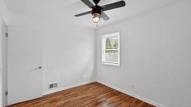 Building Photo - Charming 3BR House in Salem