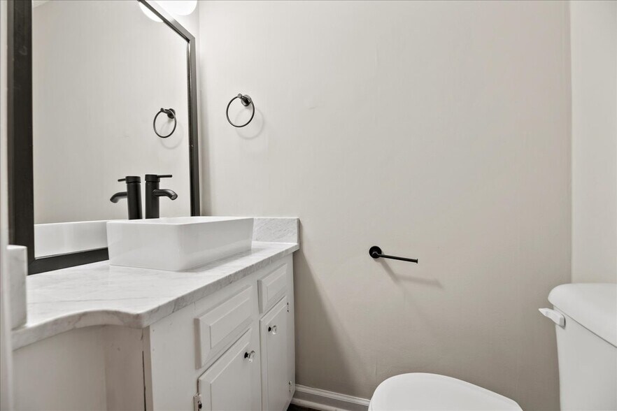 Building Photo - 5508 Kaplan Dr