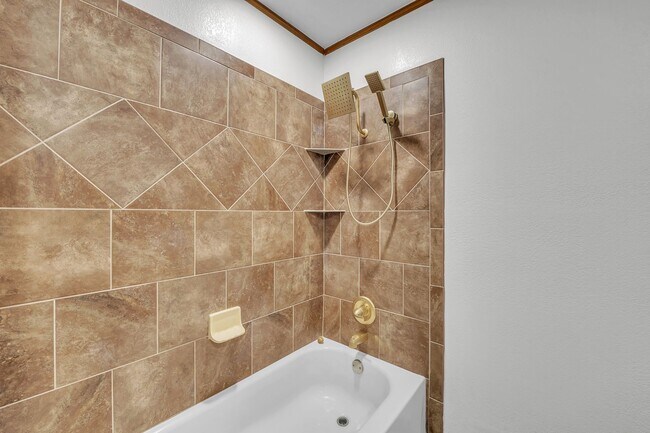 Building Photo - AVAILABLE NOW! (SECTION 8 ACCEPTED)