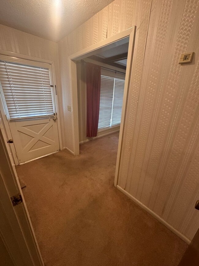 Building Photo - 5 BR 3 full BA House