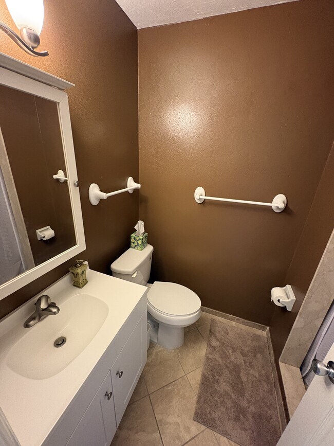 Building Photo - 1205 Tarpon Center Dr