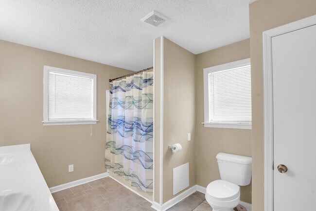 Building Photo - 2222 Bacon Park Dr