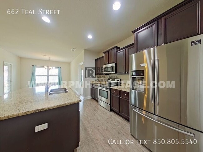 Building Photo - 662 Teal St