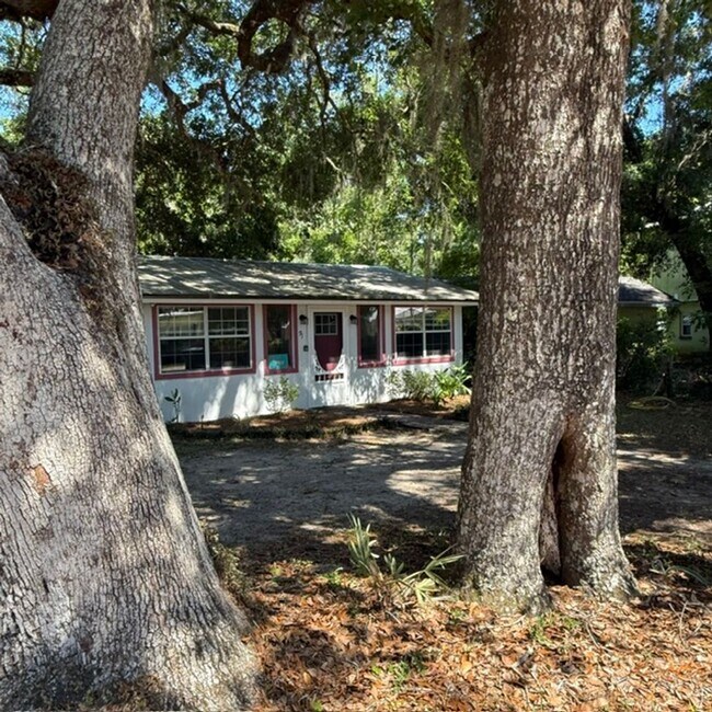 Building Photo - 1 Bedroom 1 Bath Cottage near Lake Ellen in Crawfordville