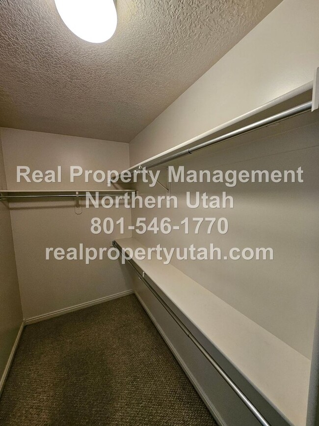 Building Photo - 3 Bedroom Townhome in Ogden Available Now!