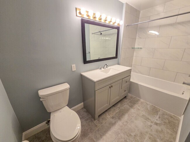 Building Photo - Stunning 2br/2bth condo in North Bethesda,...