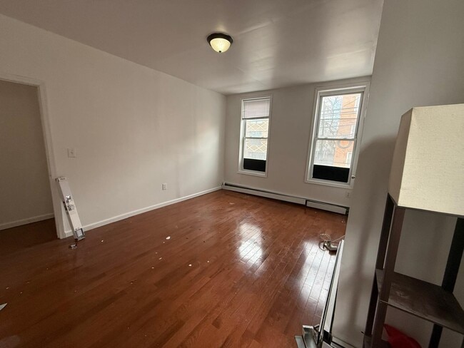 Building Photo - 23 Vroom St