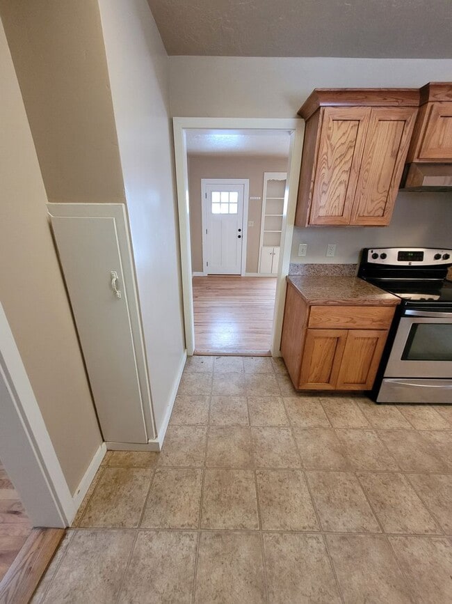 Building Photo - 305 S Meridian Rd