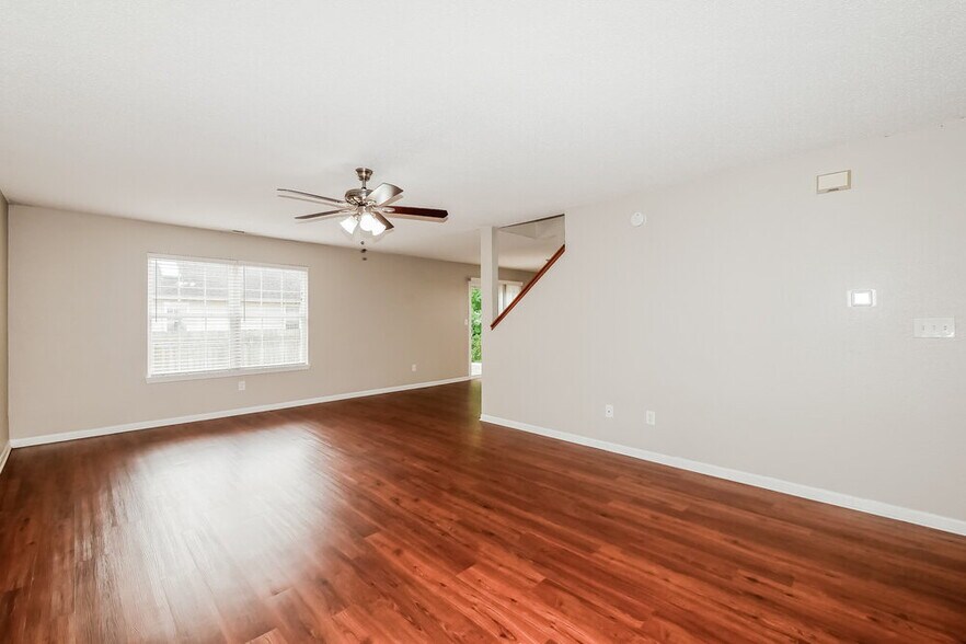 Building Photo - 707 Deer Trail Dr