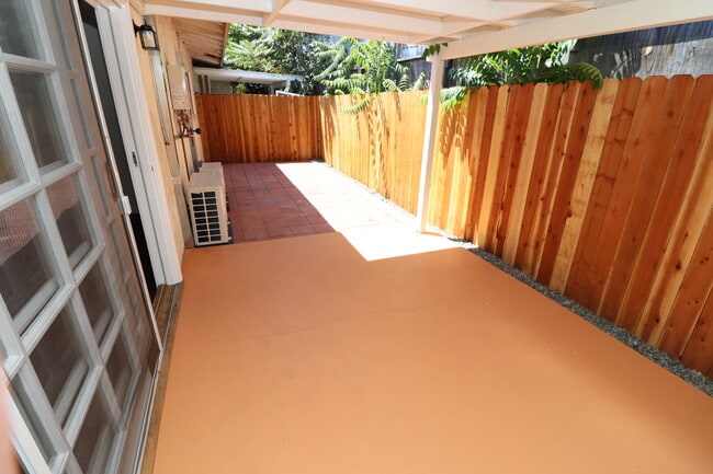 Building Photo - 468 N Cypress St