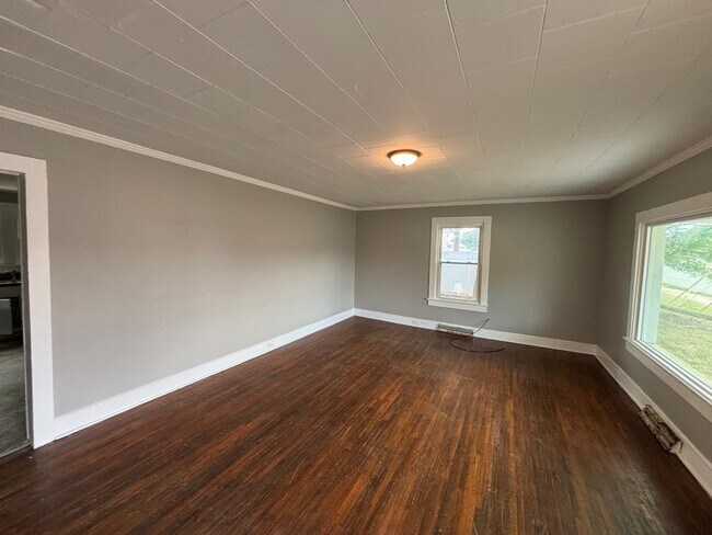 Building Photo - COMING SOON! Spacious 4-bedroom, 2-bathroom