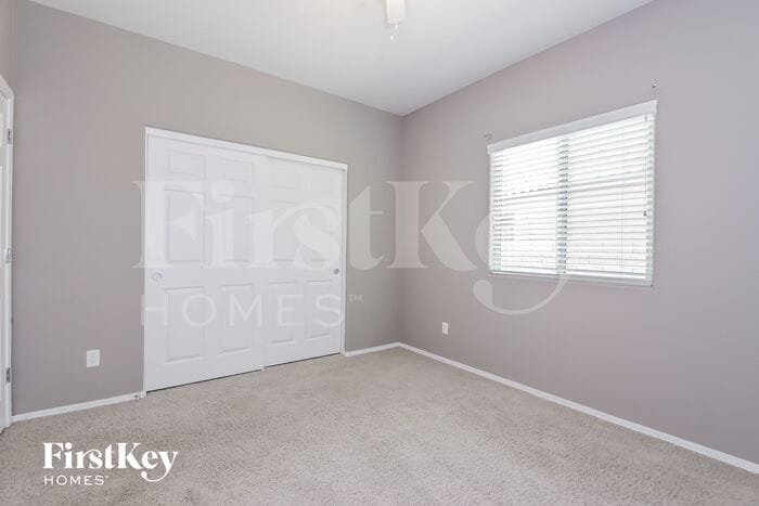 Building Photo - 8075 N Circulo El Palmito