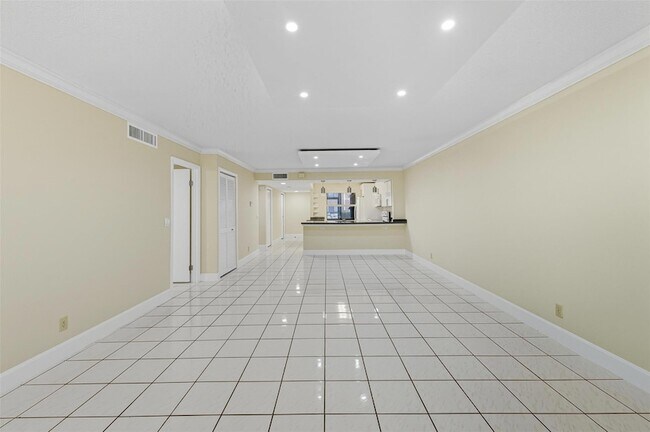 Building Photo - 434 Lakeview Dr