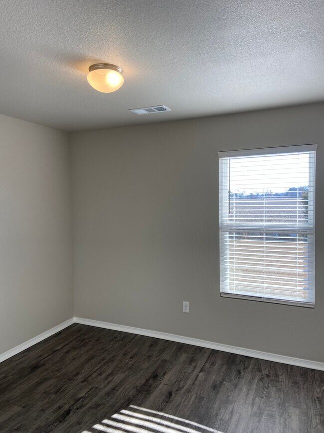 Building Photo - *Start 2026 Rent FREE!* Four Bedroom | Two Bathroom in Jonesboro