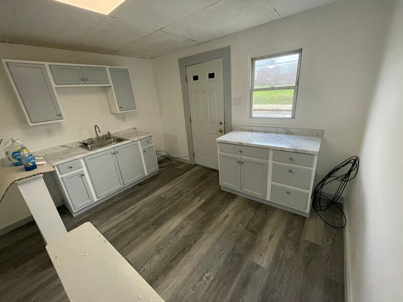 Kitchen - 424 Park Ave