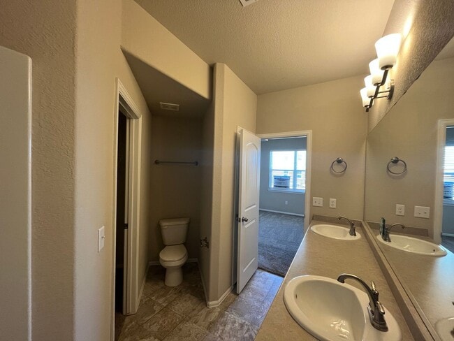 Building Photo - 5551 W 29th St