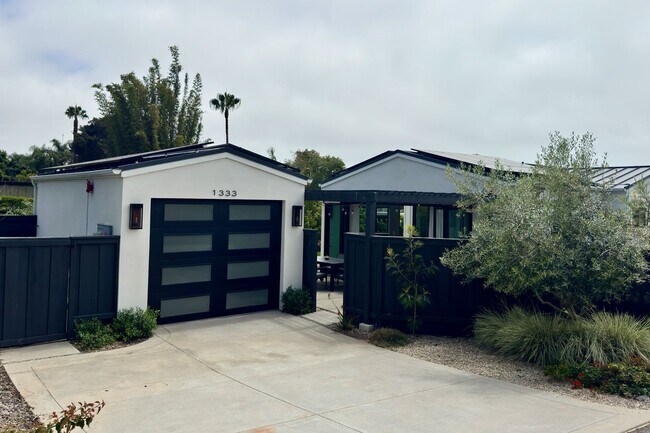Building Photo - 1333 Lake Dr