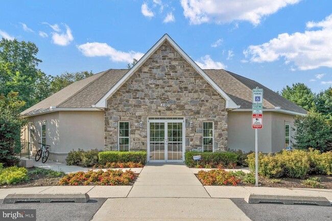 Building Photo - 10745 Hillingdon Rd