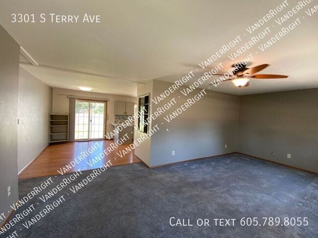 Building Photo - 3301 S Terry Ave