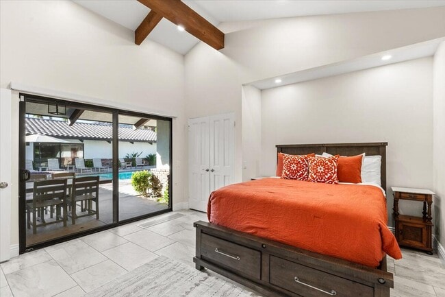 Building Photo - 48731 San Vicente St