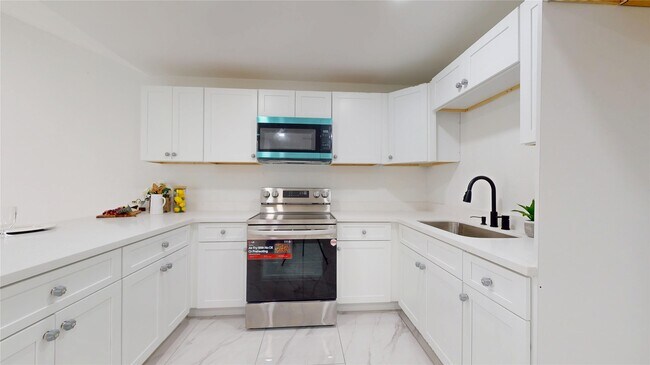 Building Photo - 7415 Alcomita Dr