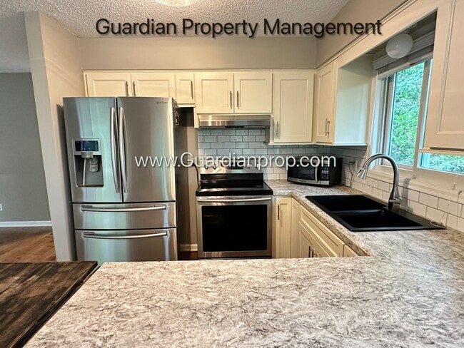 Building Photo - Eden Prairie Single Family Home, Fenced Yard, 2 Car Garage, Dishwasher W/D