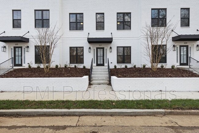 Building Photo - 225 S Bilbro Ave