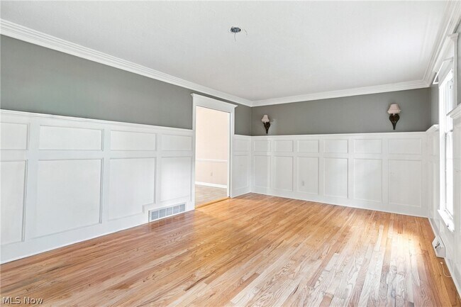 Building Photo - 6832 Green Ridge Ave