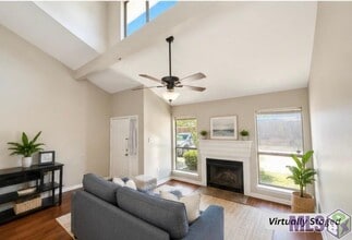 Building Photo - 9625 Siegen Ln
