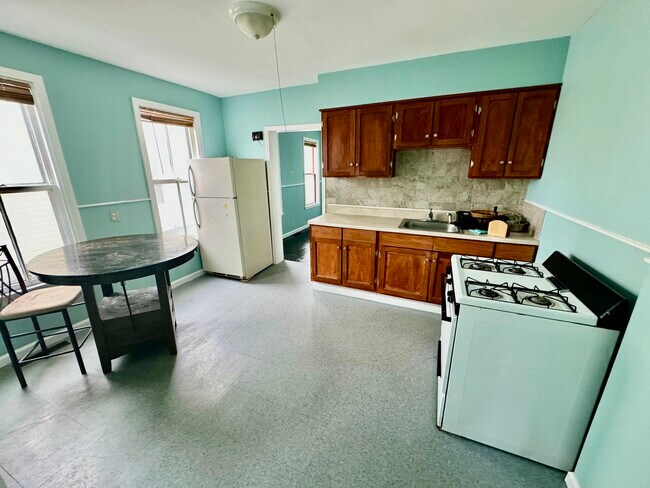 Building Photo - 1206 Maple St