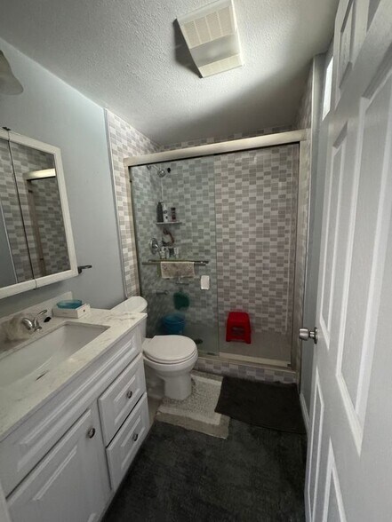 Building Photo - 16270 Binney St