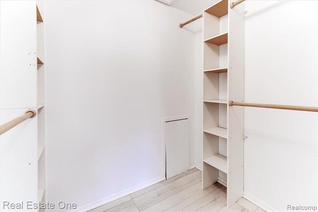 Building Photo - 1631 S Hill Blvd