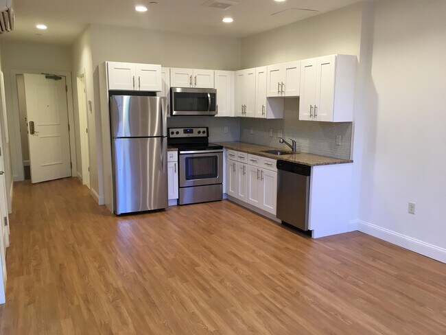 Building Photo - 875 Elm St