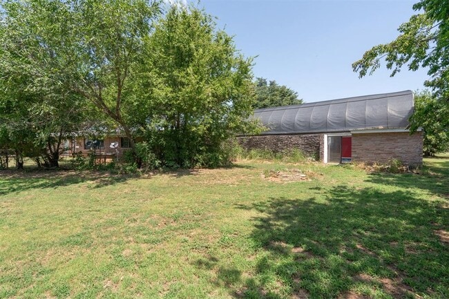 Building Photo - 2200 US-81