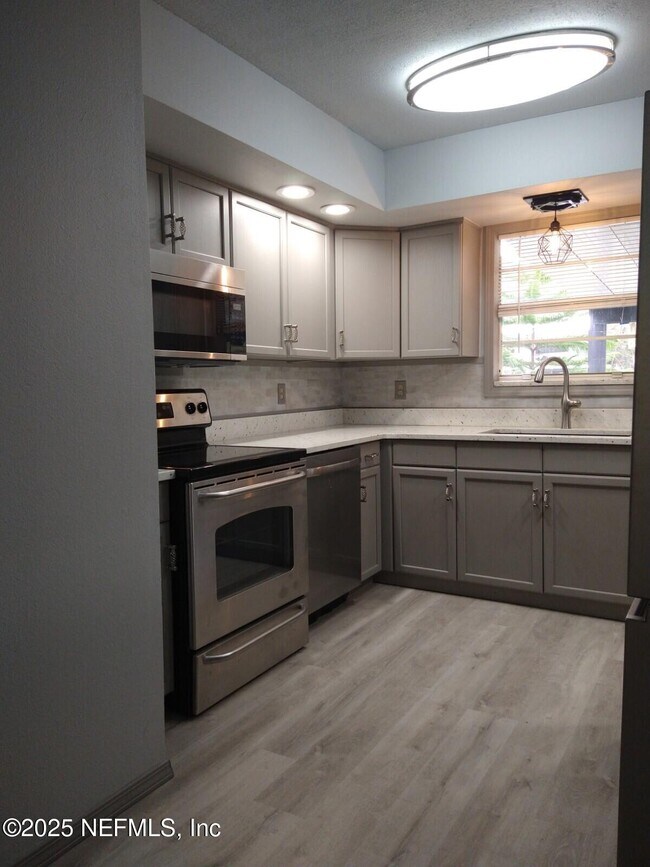 Building Photo - 8201 Hall Ln