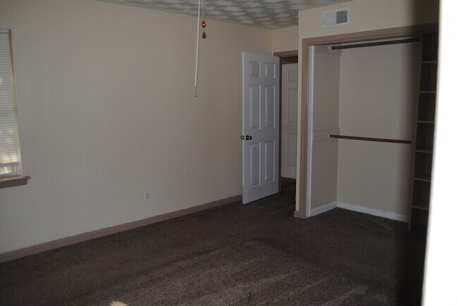 Building Photo - 623 Laurel St