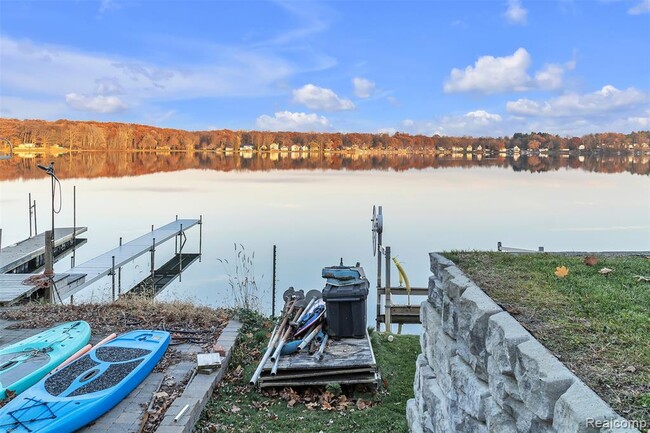 Building Photo - 8165 Leonard Dr