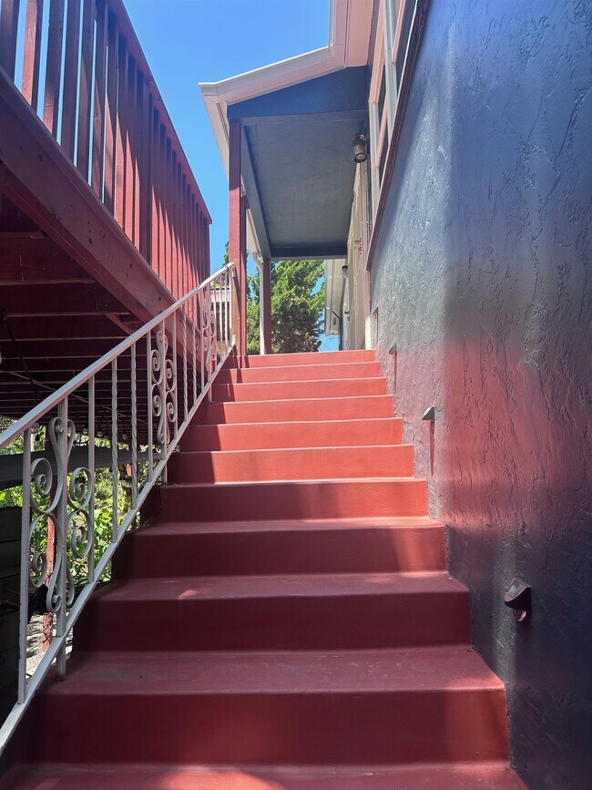 Building Photo - 4449 Dawson Ave