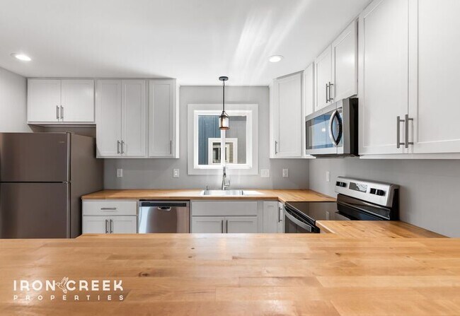 Building Photo - 52 W Cascade St