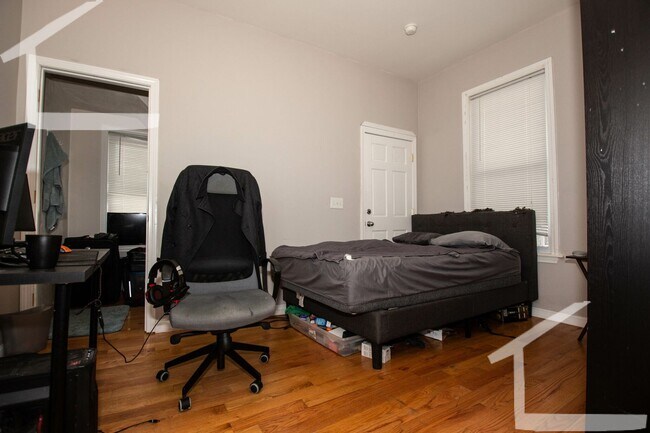 Building Photo - 9/1 Spacious, renovated 4BR/2BA in Allston near T!
