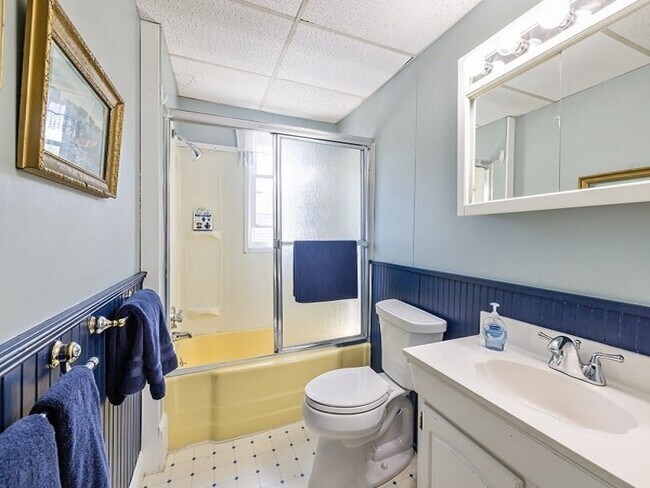 Building Photo - 281 Beach Ave