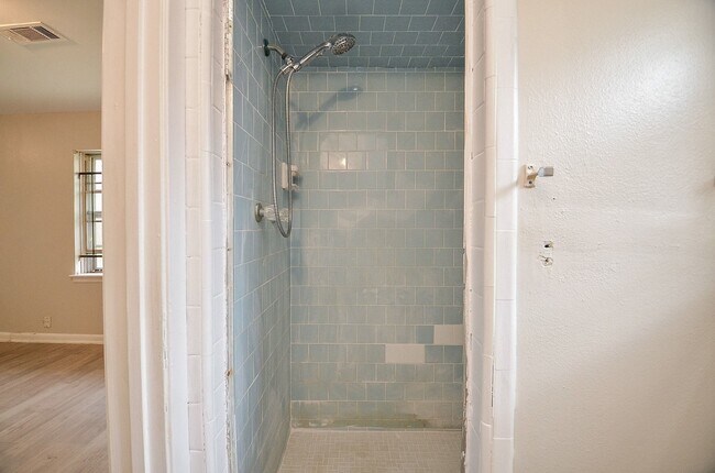 Building Photo - 5243 Greylog Dr