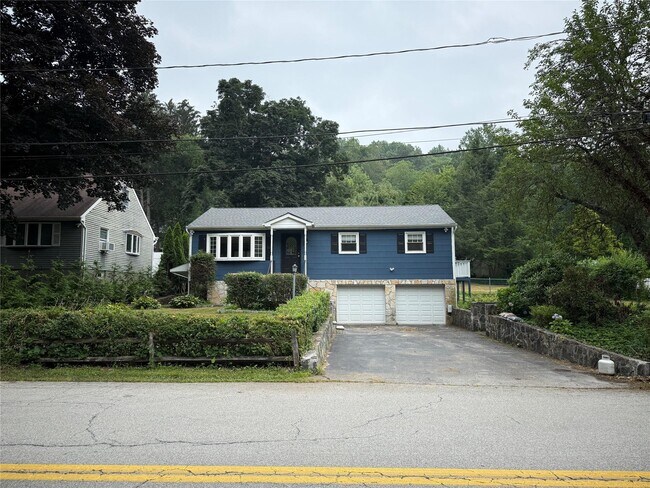 Primary Photo - 102 Putnam Rd