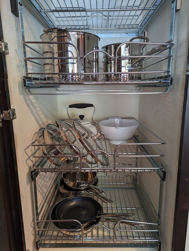 Building Photo - 1608 Castillo St